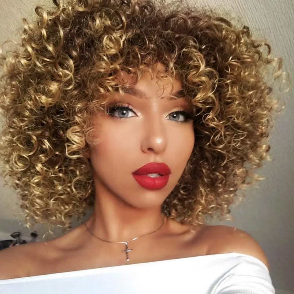 MECHAS EN CABELLO RIZADO TONOS NEUTROS Y CENIZAS PELUQUERIA MOURE MALLORCA(14)
